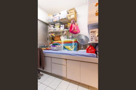 Apartamento à venda com 147m², 3 quartos e 2 vagas Apartamento à venda com 147m², 3 quartos e 2 vagasQuarto de Serviço