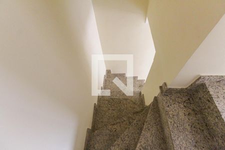 Casa de condomínio à venda com 69m², 2 quartos e 1 vaga Casa de condomínio à venda com 69m², 2 quartos e 1 vagaEscada