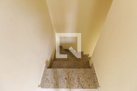 Casa de condomínio à venda com 69m², 2 quartos e 1 vaga Casa de condomínio à venda com 69m², 2 quartos e 1 vagaEscada