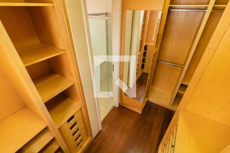 Apartamento à venda com 190m², 4 quartos e 3 vagas Apartamento à venda com 190m², 4 quartos e 3 vagasCloset - Quarto 2