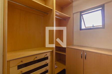 Apartamento à venda com 190m², 4 quartos e 3 vagas Apartamento à venda com 190m², 4 quartos e 3 vagasCloset - Quarto 2