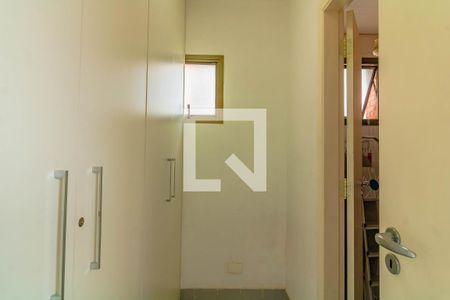 Apartamento à venda com 190m², 4 quartos e 3 vagas Apartamento à venda com 190m², 4 quartos e 3 vagasQuarto de Serviço