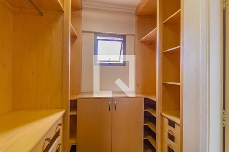 Apartamento à venda com 190m², 4 quartos e 3 vagas Apartamento à venda com 190m², 4 quartos e 3 vagasCloset - Quarto 2