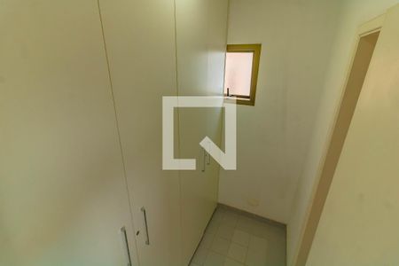 Apartamento à venda com 190m², 4 quartos e 3 vagas Apartamento à venda com 190m², 4 quartos e 3 vagasQuarto de Serviço