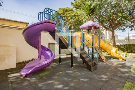 Apartamento à venda com 105m², 2 quartos e 1 vaga Apartamento à venda com 105m², 2 quartos e 1 vagaÁrea comum - Playground