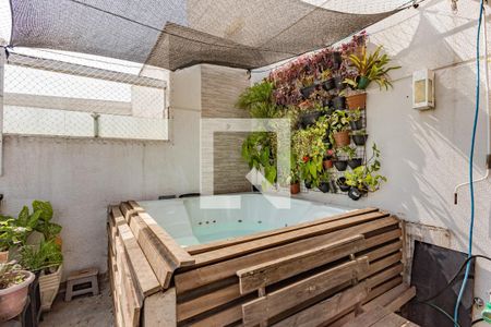 Apartamento à venda com 105m², 2 quartos e 1 vaga Apartamento à venda com 105m², 2 quartos e 1 vagaCobertura