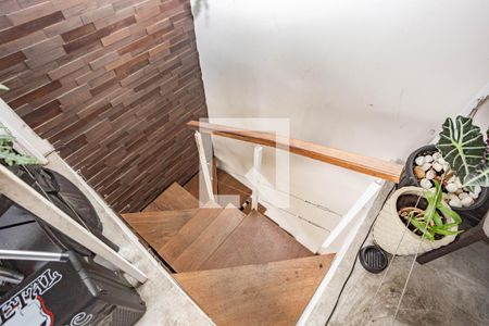 Apartamento à venda com 105m², 2 quartos e 1 vaga Apartamento à venda com 105m², 2 quartos e 1 vagaEscada