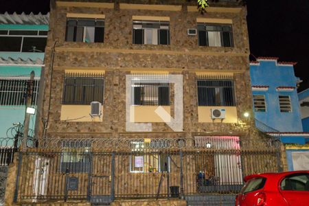 Casa à venda com 261m², 3 quartos e 1 vaga Casa à venda com 261m², 3 quartos e 1 vagaFachada casa com placa