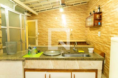 Casa à venda com 261m², 3 quartos e 1 vaga Casa à venda com 261m², 3 quartos e 1 vagaTerraço