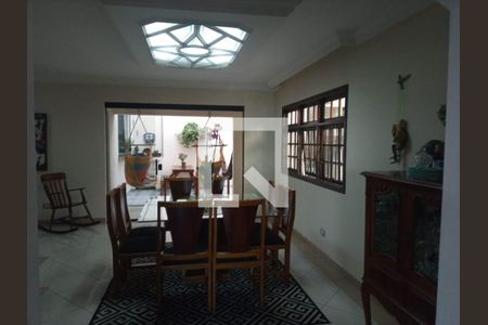 Casa à venda com 325m², 4 quartos e 5 vagas
