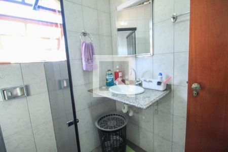 Casa à venda com 258m², 4 quartos e 4 vagas Casa à venda com 258m², 4 quartos e 4 vagasBanheiro