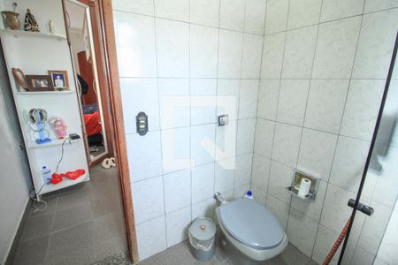 Casa à venda com 258m², 4 quartos e 4 vagas Casa à venda com 258m², 4 quartos e 4 vagasBanheiro