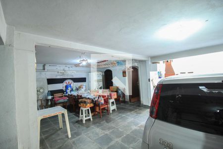 Casa à venda com 258m², 4 quartos e 4 vagas Casa à venda com 258m², 4 quartos e 4 vagasGaragem