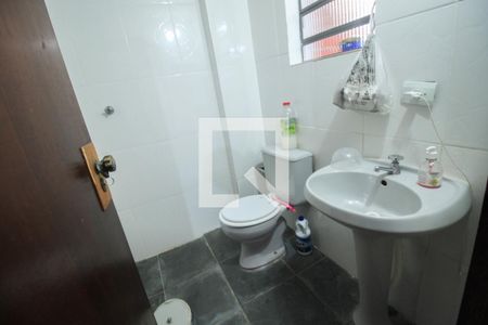 Casa à venda com 258m², 4 quartos e 4 vagas Casa à venda com 258m², 4 quartos e 4 vagasBanheiro de Serviço