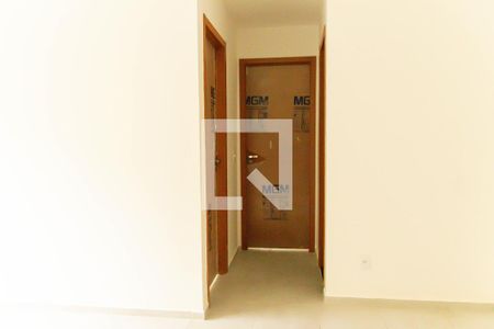 Corredor de apartamento para alugar com 2 quartos, 48m² em Encantado, Rio de Janeiro
