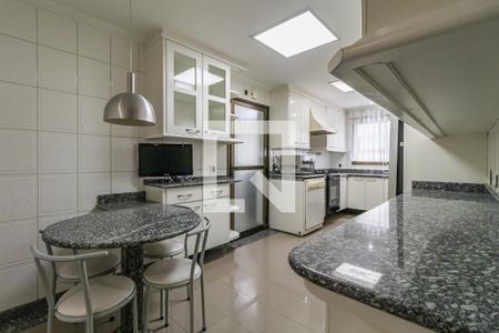 Apartamento à venda com 284m², 4 quartos e 4 vagas Apartamento à venda com 284m², 4 quartos e 4 vagasCozinha