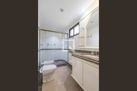 Apartamento à venda com 284m², 4 quartos e 4 vagas Apartamento à venda com 284m², 4 quartos e 4 vagasBanheiro da Suíte 1