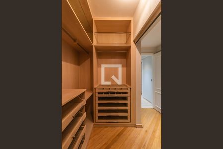 Apartamento à venda com 284m², 4 quartos e 4 vagas Apartamento à venda com 284m², 4 quartos e 4 vagasSuíte 2