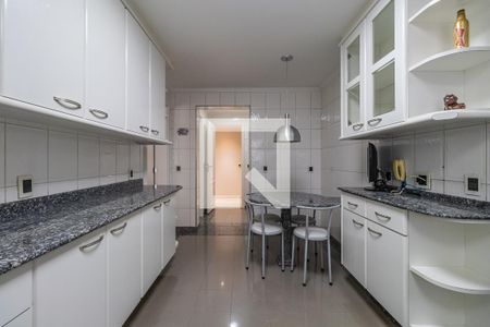 Apartamento à venda com 284m², 4 quartos e 4 vagas Apartamento à venda com 284m², 4 quartos e 4 vagasCozinha