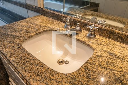 Apartamento à venda com 284m², 4 quartos e 4 vagas Apartamento à venda com 284m², 4 quartos e 4 vagasBanheiro da Suíte 2