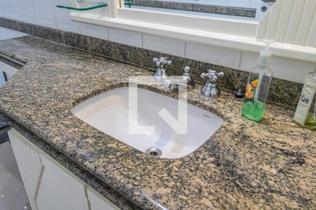 Apartamento à venda com 284m², 4 quartos e 4 vagas Apartamento à venda com 284m², 4 quartos e 4 vagasBanheiro da Suíte 1