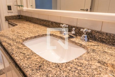 Apartamento à venda com 284m², 4 quartos e 4 vagas Apartamento à venda com 284m², 4 quartos e 4 vagasBanheiro Social