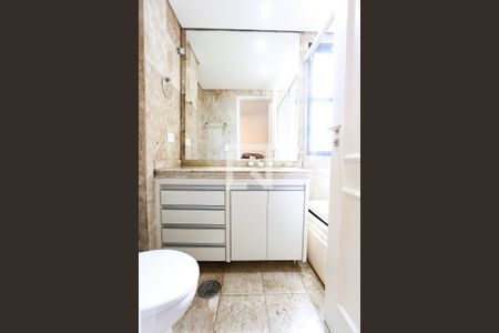 Apartamento à venda com 105m², 3 quartos e 2 vagasBanheiro da Suíte 1