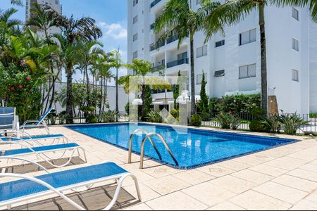 Apartamento à venda com 98m², 3 quartos e 2 vagas Apartamento à venda com 98m², 3 quartos e 2 vagasÁrea comum - Piscina