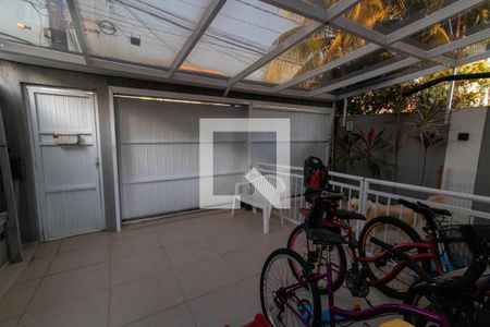 Casa à venda com 200m², 3 quartos e 4 vagas Casa à venda com 200m², 3 quartos e 4 vagasGaragem