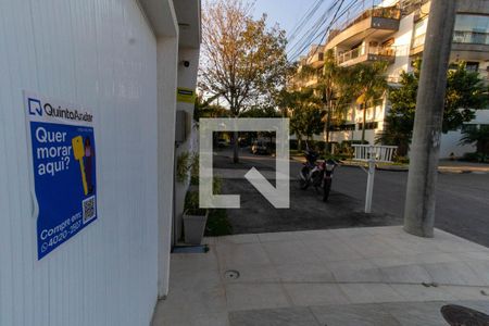 Casa à venda com 200m², 3 quartos e 4 vagas Casa à venda com 200m², 3 quartos e 4 vagasPlaquinha