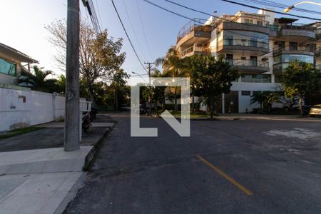 Casa à venda com 200m², 3 quartos e 4 vagas Casa à venda com 200m², 3 quartos e 4 vagasVista da Rua