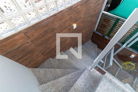 Casa à venda com 200m², 3 quartos e 4 vagas Casa à venda com 200m², 3 quartos e 4 vagasEscada