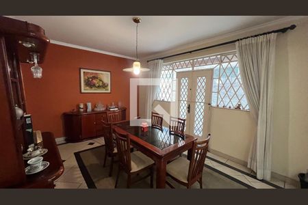 Casa à venda com 330m², 3 quartos e 3 vagas Casa à venda com 330m², 3 quartos e 3 vagasSala de Jantar