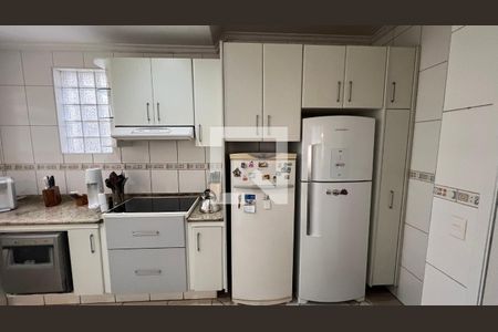 Casa à venda com 330m², 3 quartos e 3 vagas Casa à venda com 330m², 3 quartos e 3 vagasCozinha