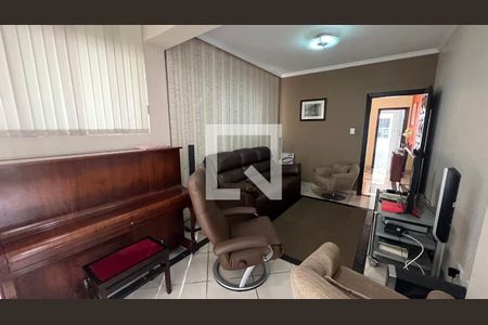 Casa à venda com 330m², 3 quartos e 3 vagas Casa à venda com 330m², 3 quartos e 3 vagasSala de TV