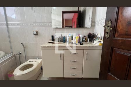Casa à venda com 330m², 3 quartos e 3 vagas Casa à venda com 330m², 3 quartos e 3 vagasBanheiro