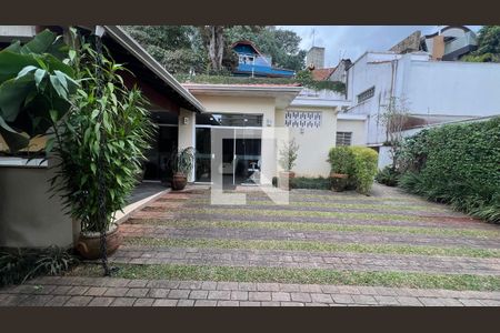 Casa à venda com 330m², 3 quartos e 3 vagas Casa à venda com 330m², 3 quartos e 3 vagasQuintal