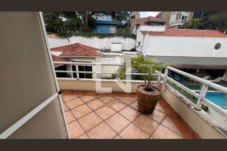 Casa à venda com 330m², 3 quartos e 3 vagas Casa à venda com 330m², 3 quartos e 3 vagasSacada da suite