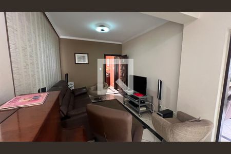 Casa à venda com 330m², 3 quartos e 3 vagas Casa à venda com 330m², 3 quartos e 3 vagasSala de TV