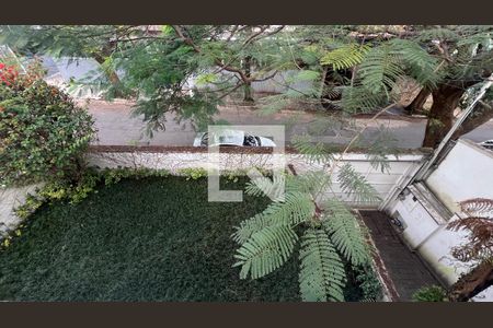 Casa à venda com 330m², 3 quartos e 3 vagas Casa à venda com 330m², 3 quartos e 3 vagasSacada do quarto 2