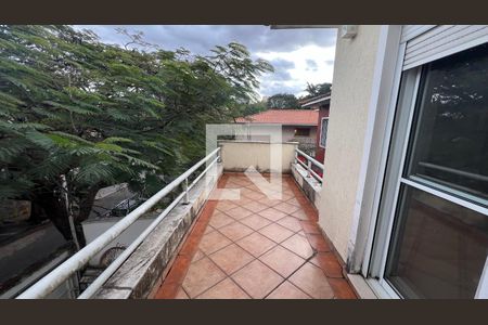 Casa à venda com 330m², 3 quartos e 3 vagas Casa à venda com 330m², 3 quartos e 3 vagasSacada do quarto 2