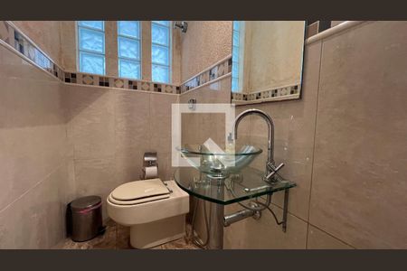 Casa à venda com 330m², 3 quartos e 3 vagas Casa à venda com 330m², 3 quartos e 3 vagasLavabo