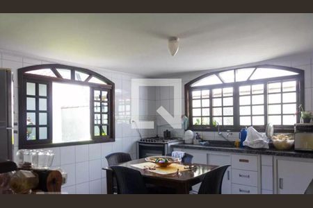 Casa à venda com 273m², 3 quartos e 4 vagas