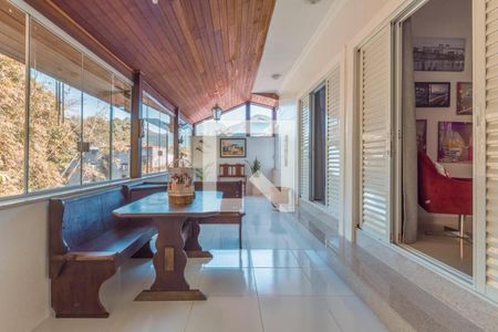 Casa à venda com 430m², 3 quartos e 3 vagas