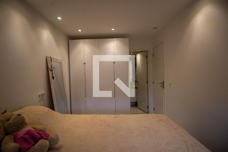 Apartamento à venda com 140m², 3 quartos e 2 vagas Apartamento à venda com 140m², 3 quartos e 2 vagasSuíte