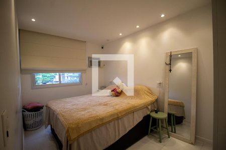 Apartamento à venda com 140m², 3 quartos e 2 vagas Apartamento à venda com 140m², 3 quartos e 2 vagasSuíte