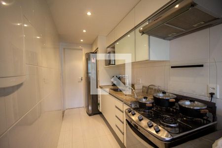 Apartamento à venda com 140m², 3 quartos e 2 vagas Apartamento à venda com 140m², 3 quartos e 2 vagasCozinha e Área de Serviço
