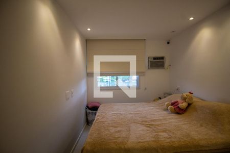 Apartamento à venda com 140m², 3 quartos e 2 vagas Apartamento à venda com 140m², 3 quartos e 2 vagasSuíte