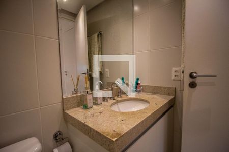 Apartamento à venda com 140m², 3 quartos e 2 vagas Apartamento à venda com 140m², 3 quartos e 2 vagasBanheiro da Suíte