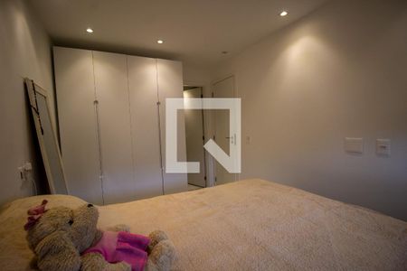 Apartamento à venda com 140m², 3 quartos e 2 vagas Apartamento à venda com 140m², 3 quartos e 2 vagasSuíte